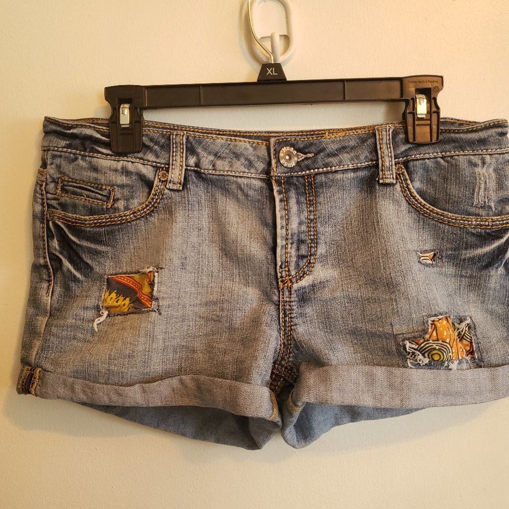 MUDD Ripped Embroidered Patched Denim Shorts Size 13